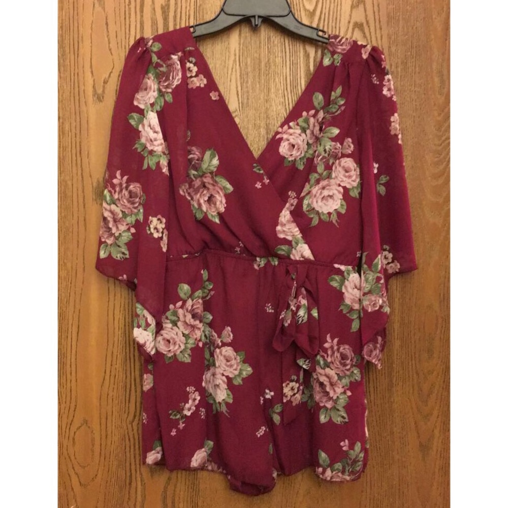 🚨FINAL MARKDOWN🚨‼️NWT‼️ Floral Romper