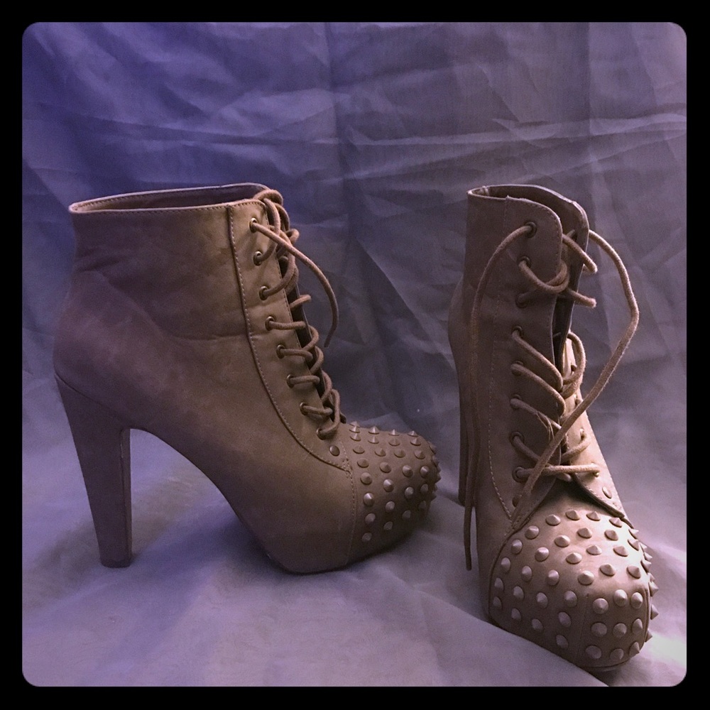 Heel boots