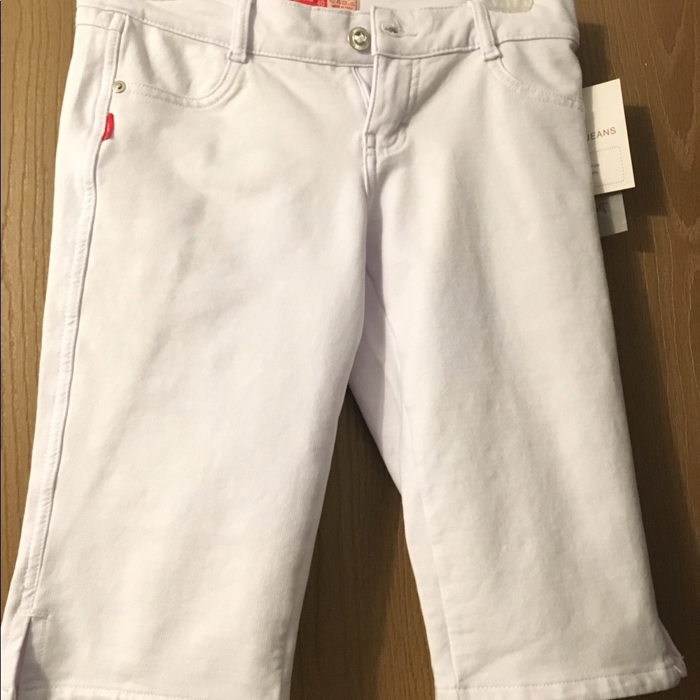 Basic Bermuda Shorts/Capris - White