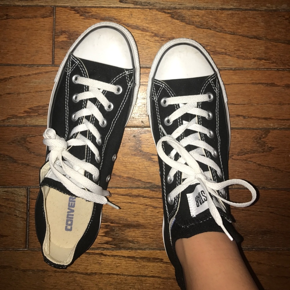 ALOMST NEW BLACK CONVERSE WORN ONCE!