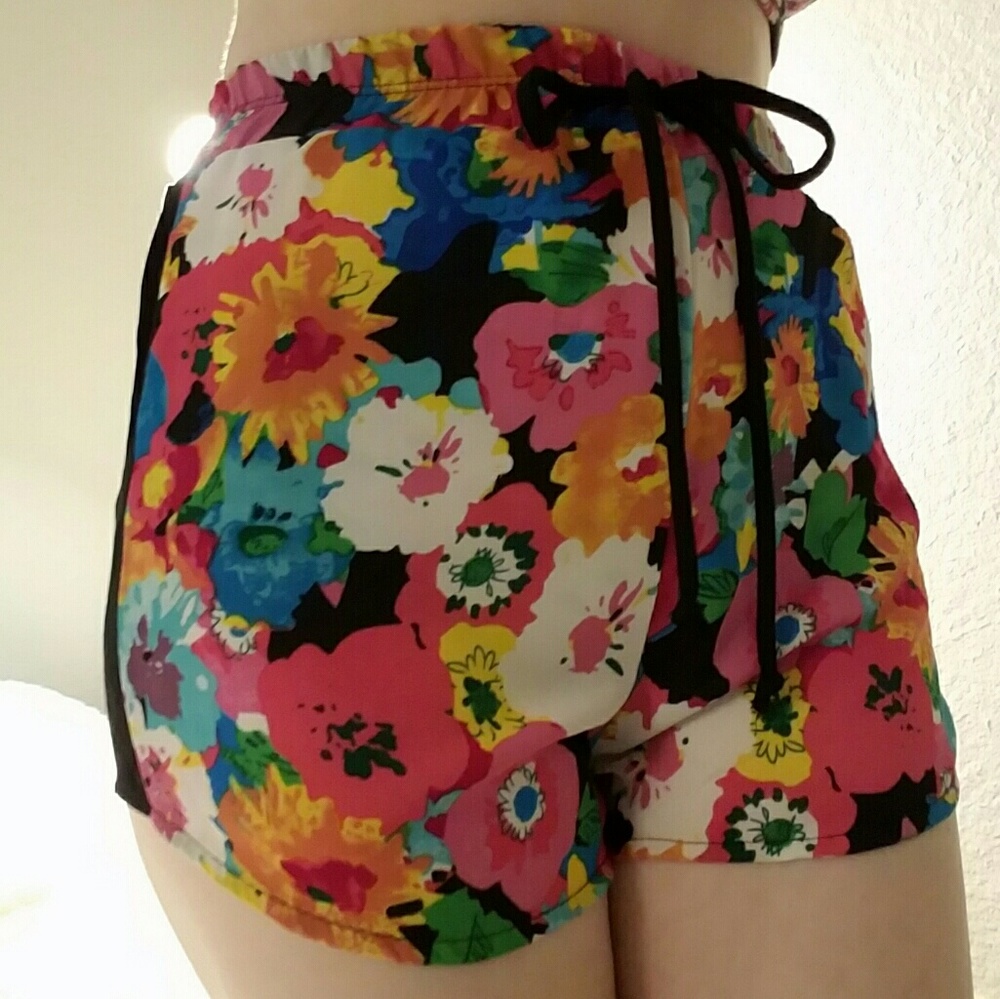 NWT Vigoss Floral Shorts, XS