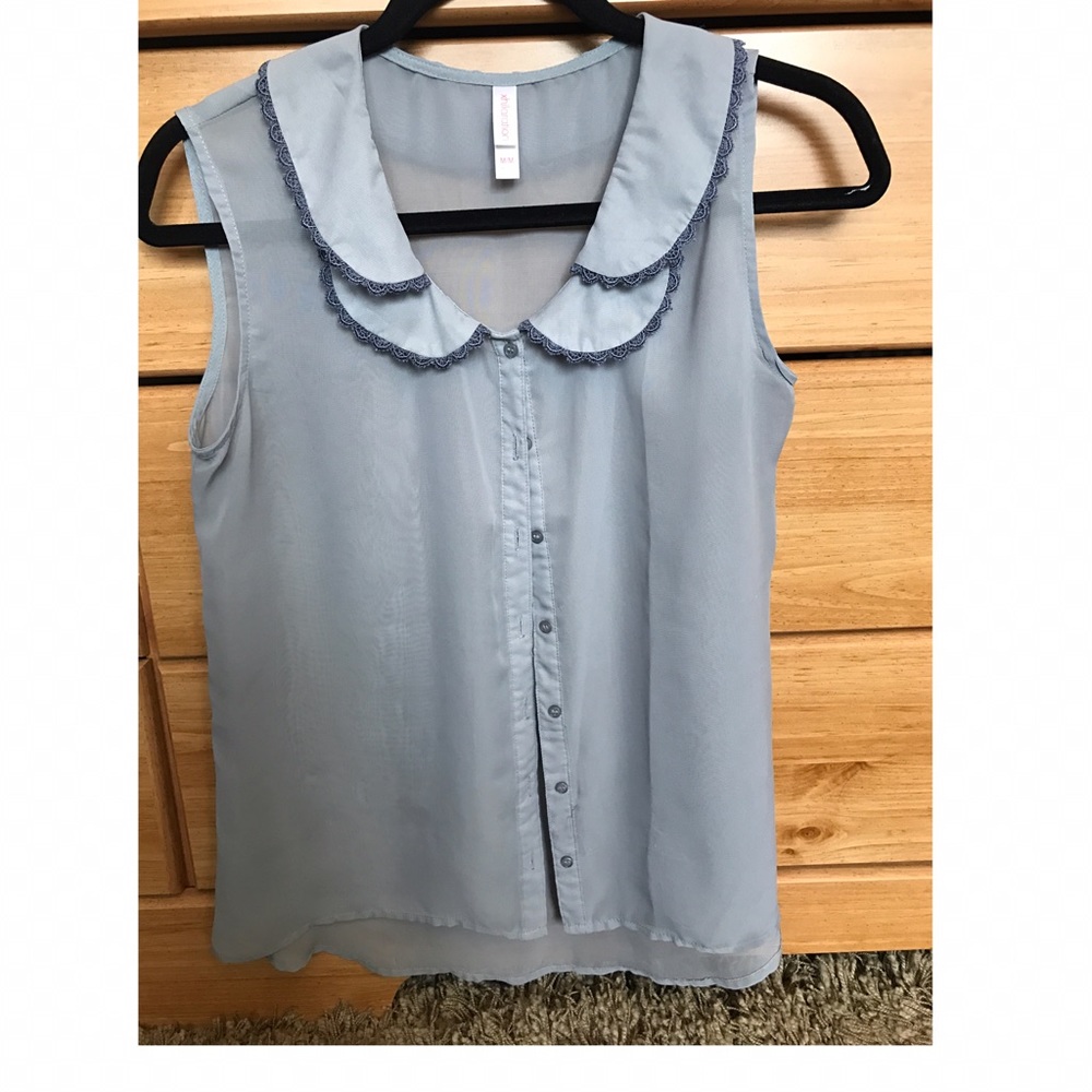 Collared sleeveless button up top