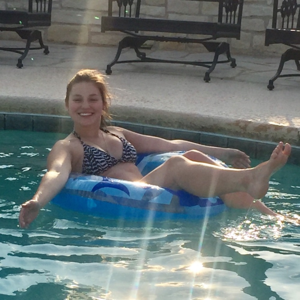 Meet your Posher, Abby