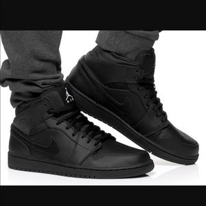 4 HOUR SALE!!! Nike Air Jordan 1 Mid size 12