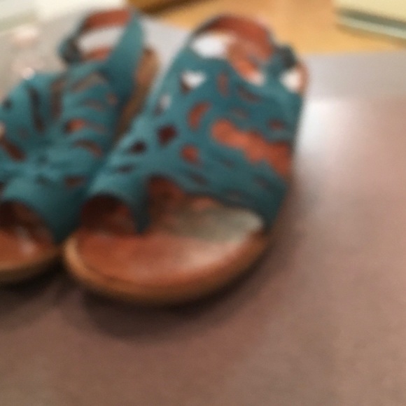 South African woman hand stitched - Picture 3 of 3