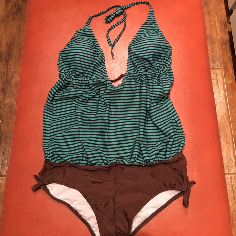 One piece swim suite