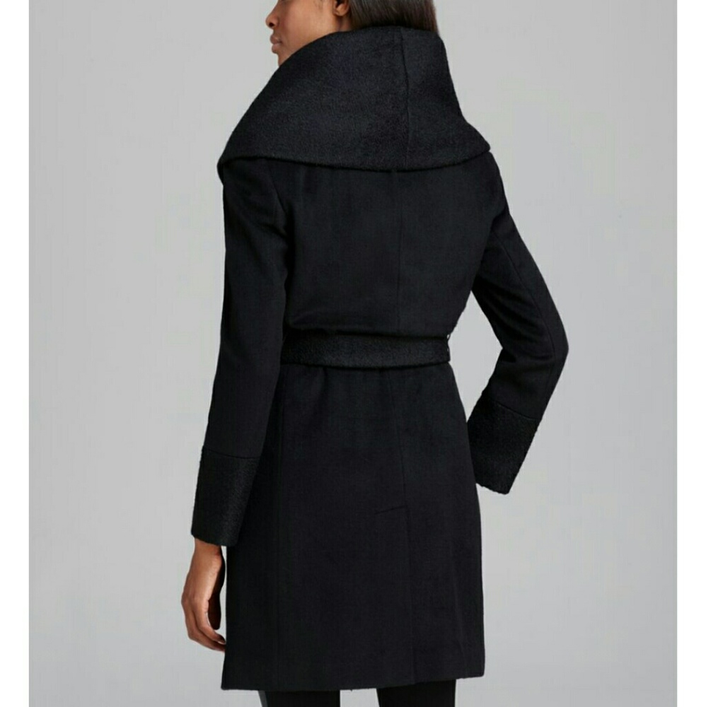šSalešCalvin Klein| Belted Black Wool Wrap - Picture 2 of 8