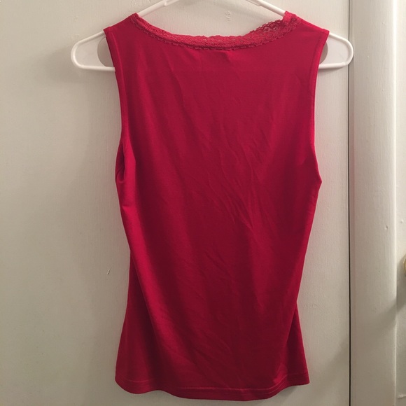 Sleeveless Red V-neck Top - Picture 2 of 3