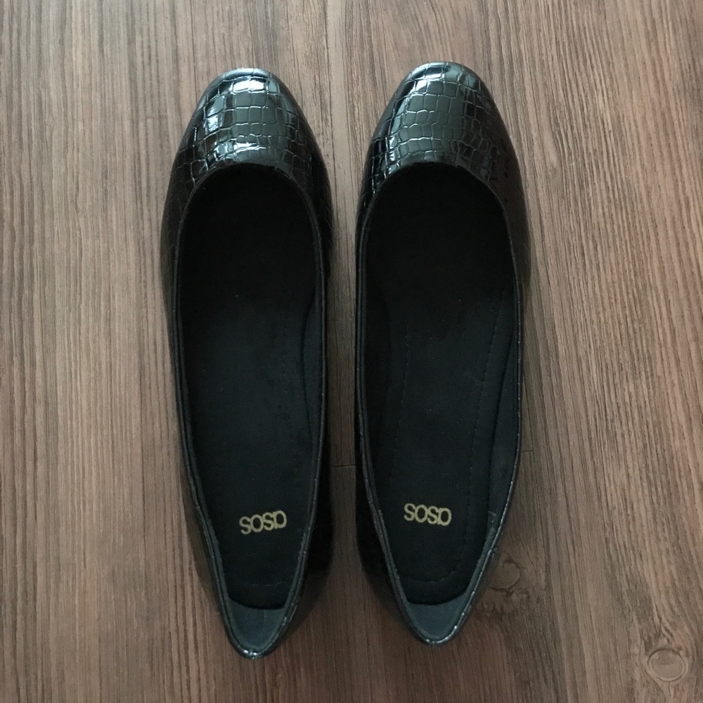 Black snake print ballet flats