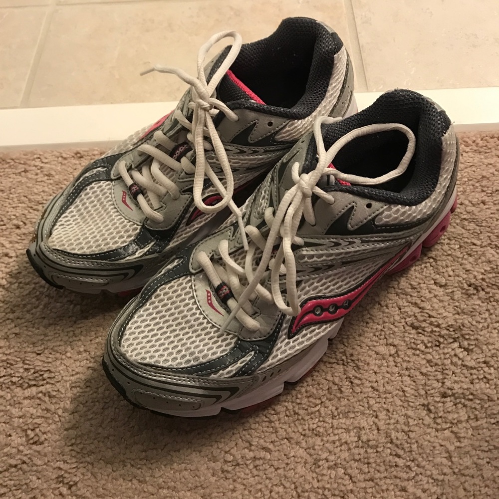 Saucony tennis shoes