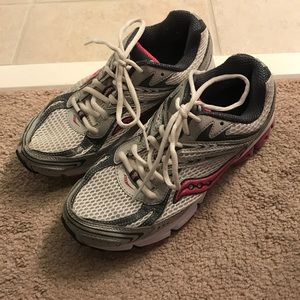 Saucony tennis shoes