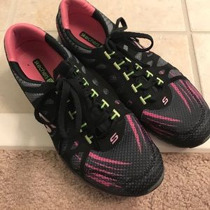 Skecher tennis shoes