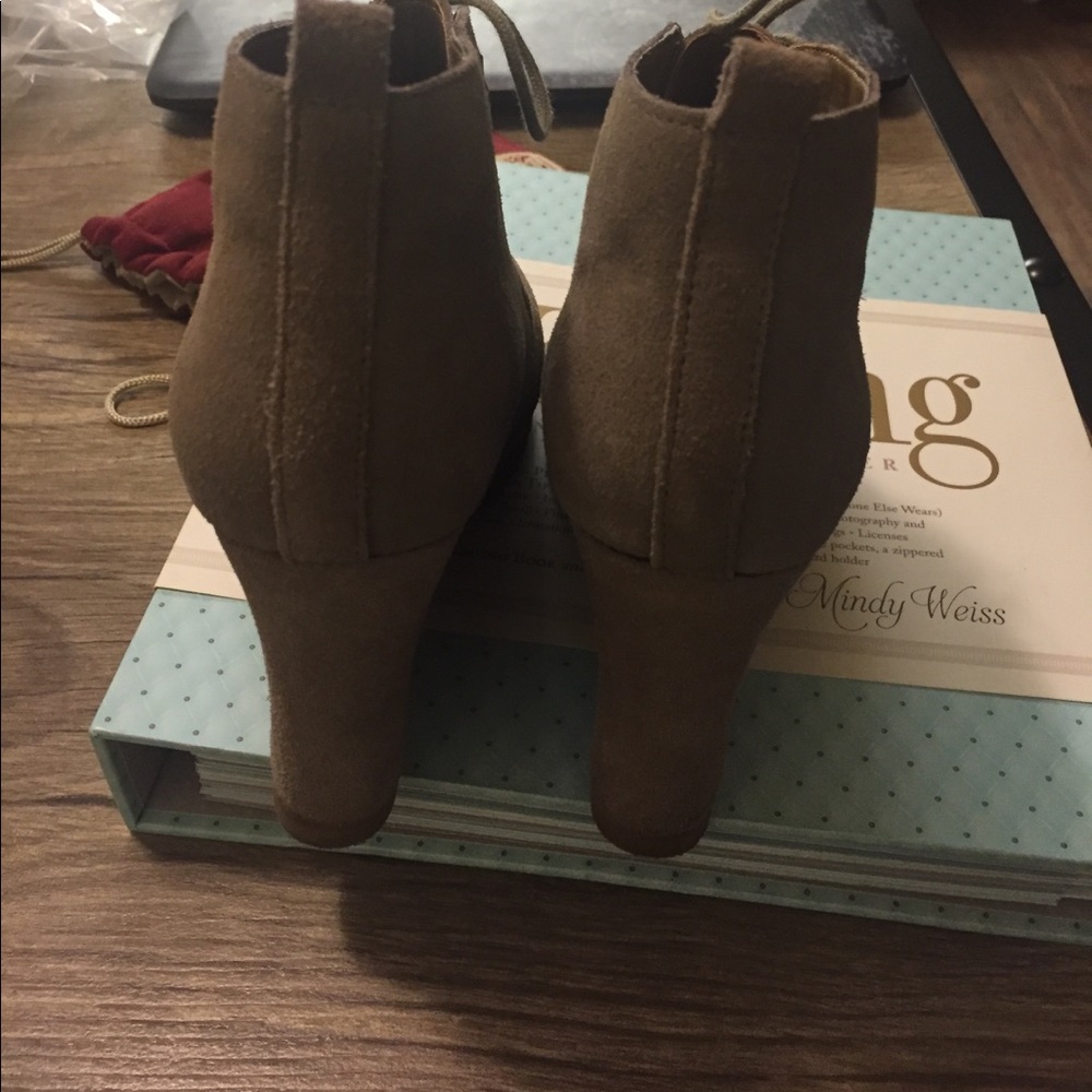 Steve Madden suede hidden wedge lace up