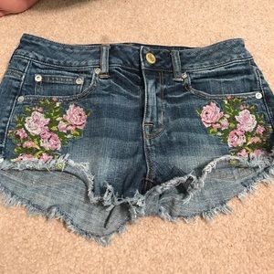 Jean embroidered shorts