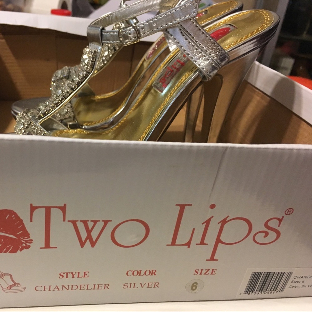 Two Lips - Picture 2 of 4