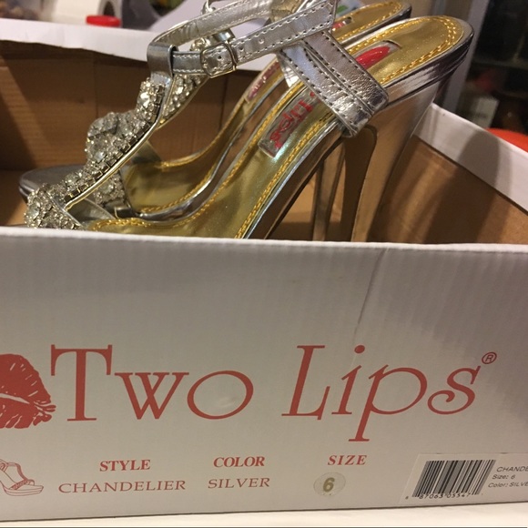 Two Lips - Picture 2 of 4