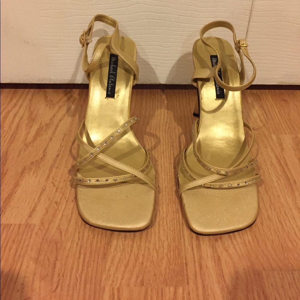 Gold sandals size 7 in box