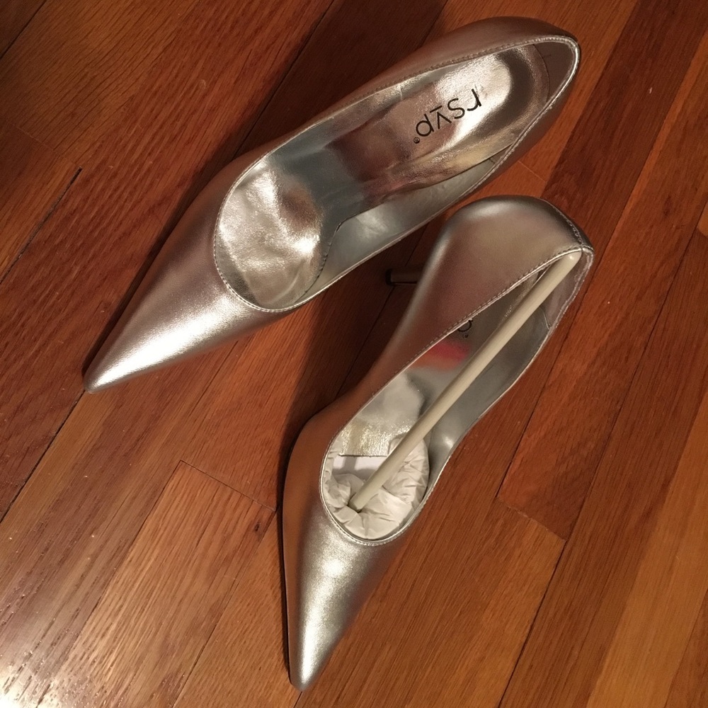 New size 7 rsvp silver metallic pump