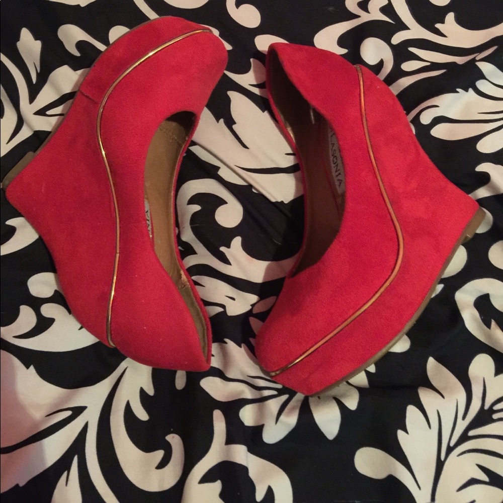 Red Wedges