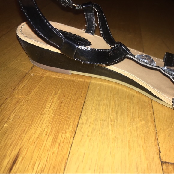 Expressions sandals!! - Picture 2 of 3