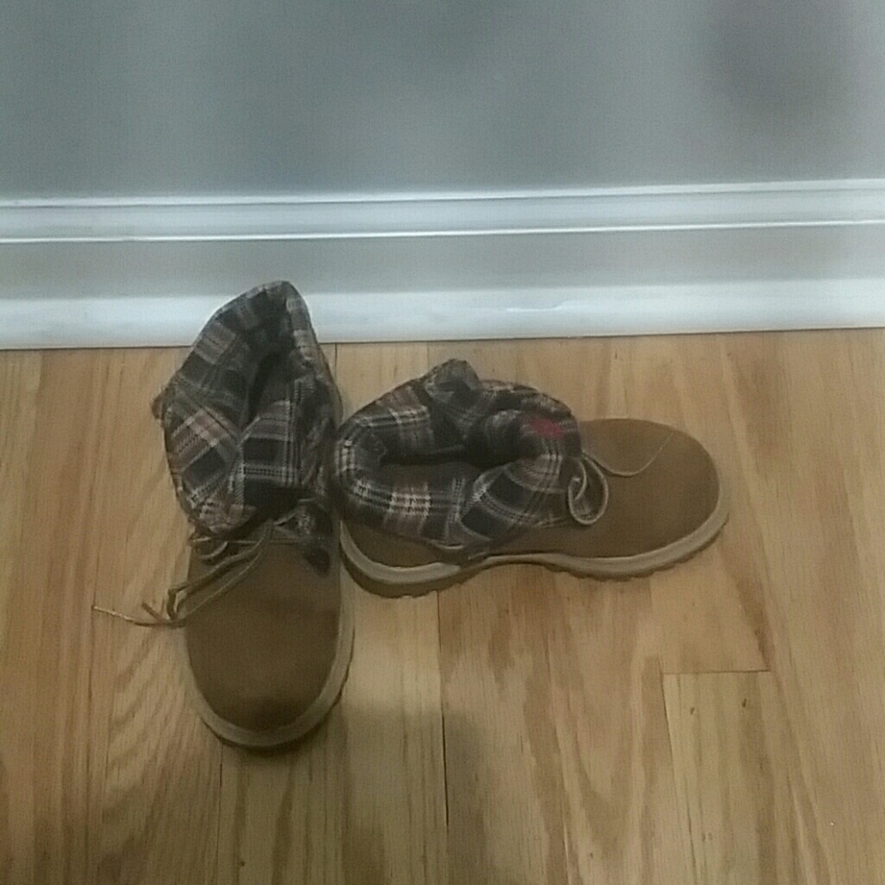 Boys 9.5(toddler) timberland boots