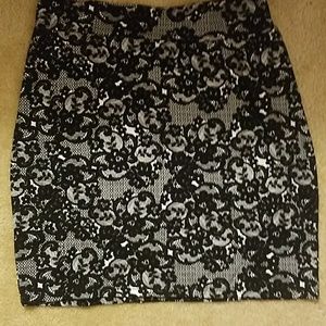 Black and white print skirt