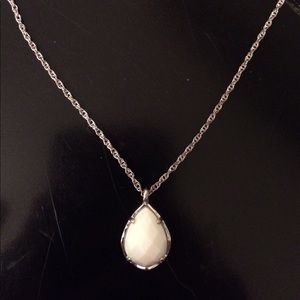 Kendra Scott Kiri necklace in white pearl