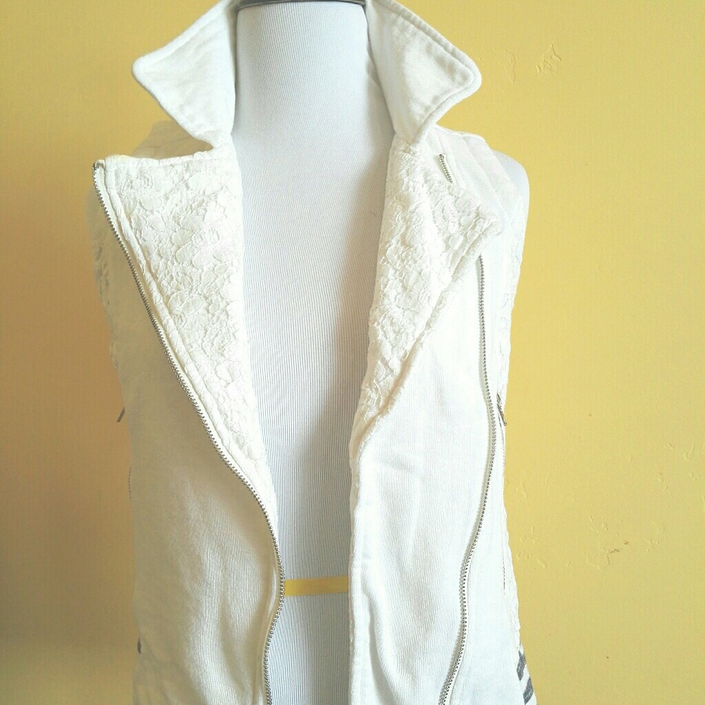 Tractr Girls Vest Front Zippered with Lace size L