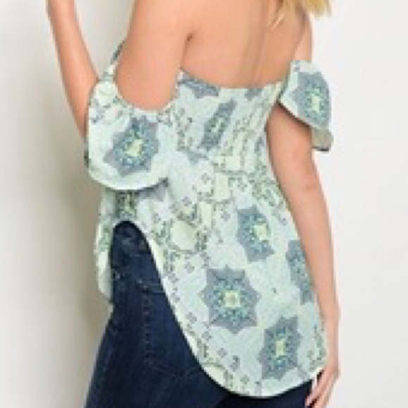 🍷❤️ Womens Green Off Shoulders Asymmetric Top - Picture 2 of 3