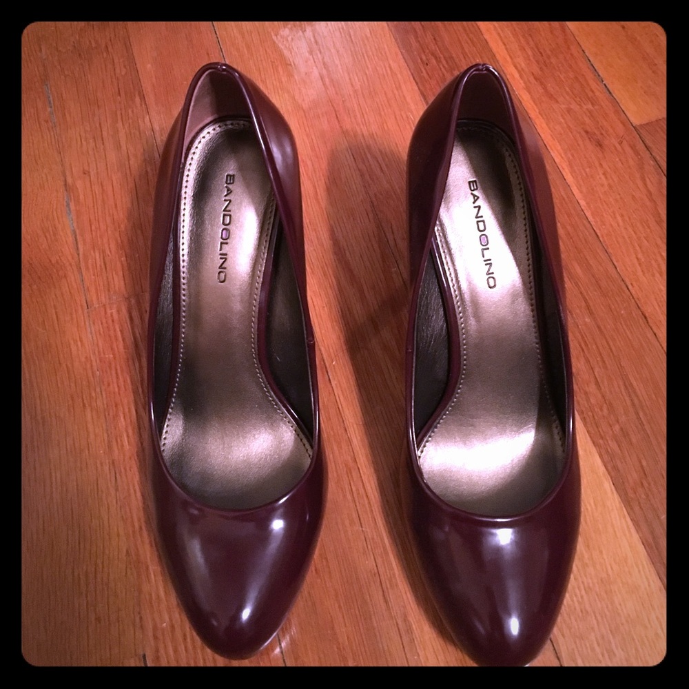 Size 7-1/2 Bandolino Wine Patent Leather Pump