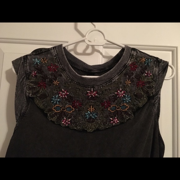 Edgy Embroidered Tank - Picture 2 of 4