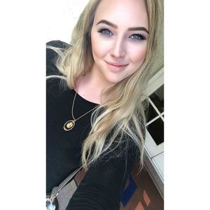 Meet your Posher, Alexia