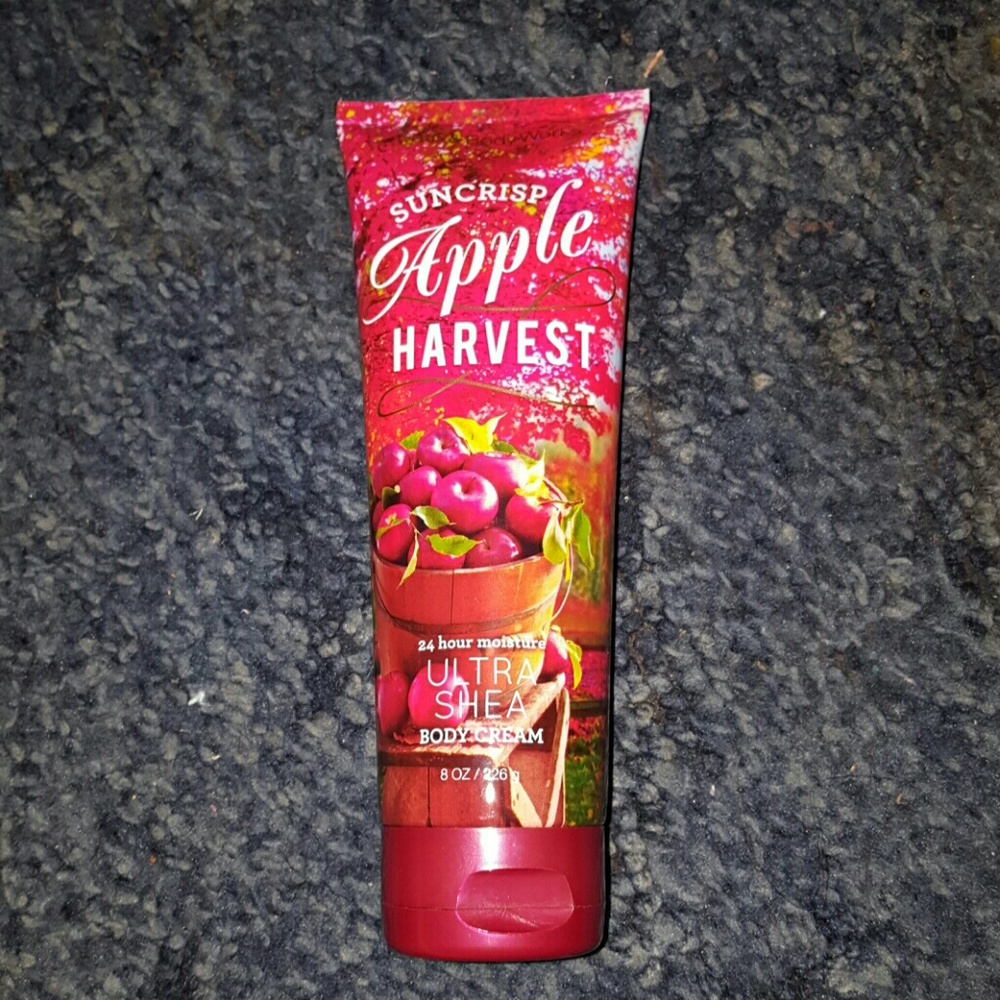BATH & BODY WORKS BODY CREAM