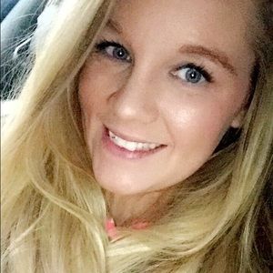 Meet your Posher, Elaina