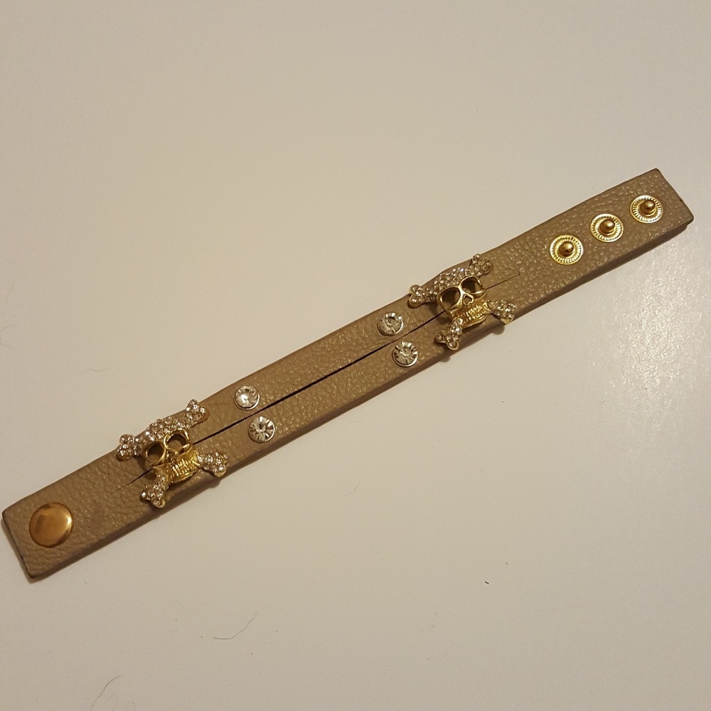 ❤️Leather Crystal Skull Bracelet approx 9" NWT