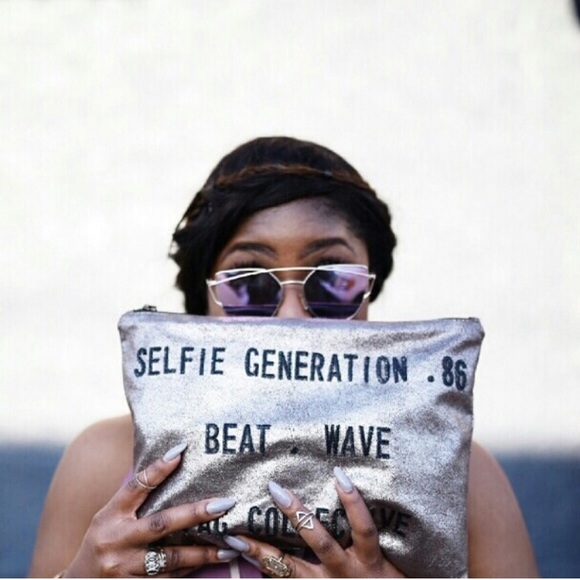 Accessories | Black on black cat eye sunnies - Picture 4 of 4