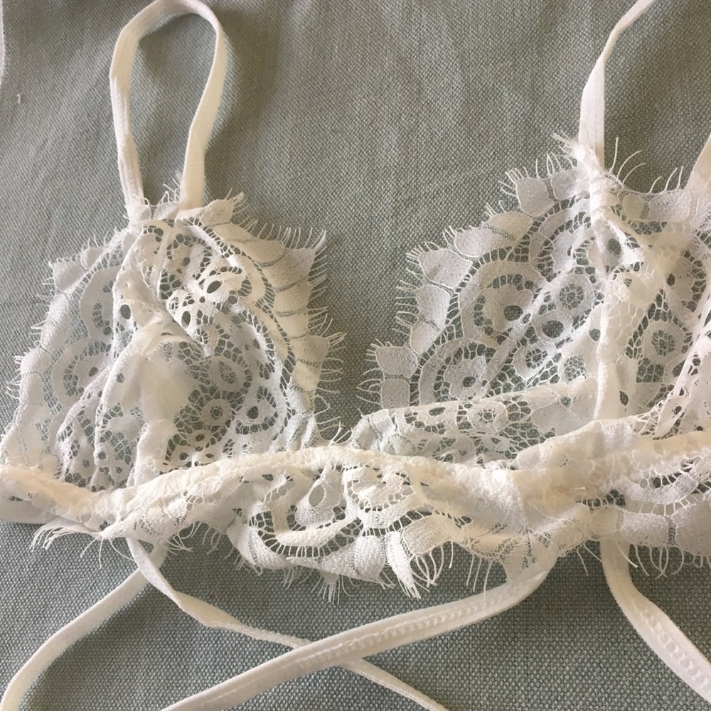 'Lily' White Lace Bralette - Picture 4 of 4