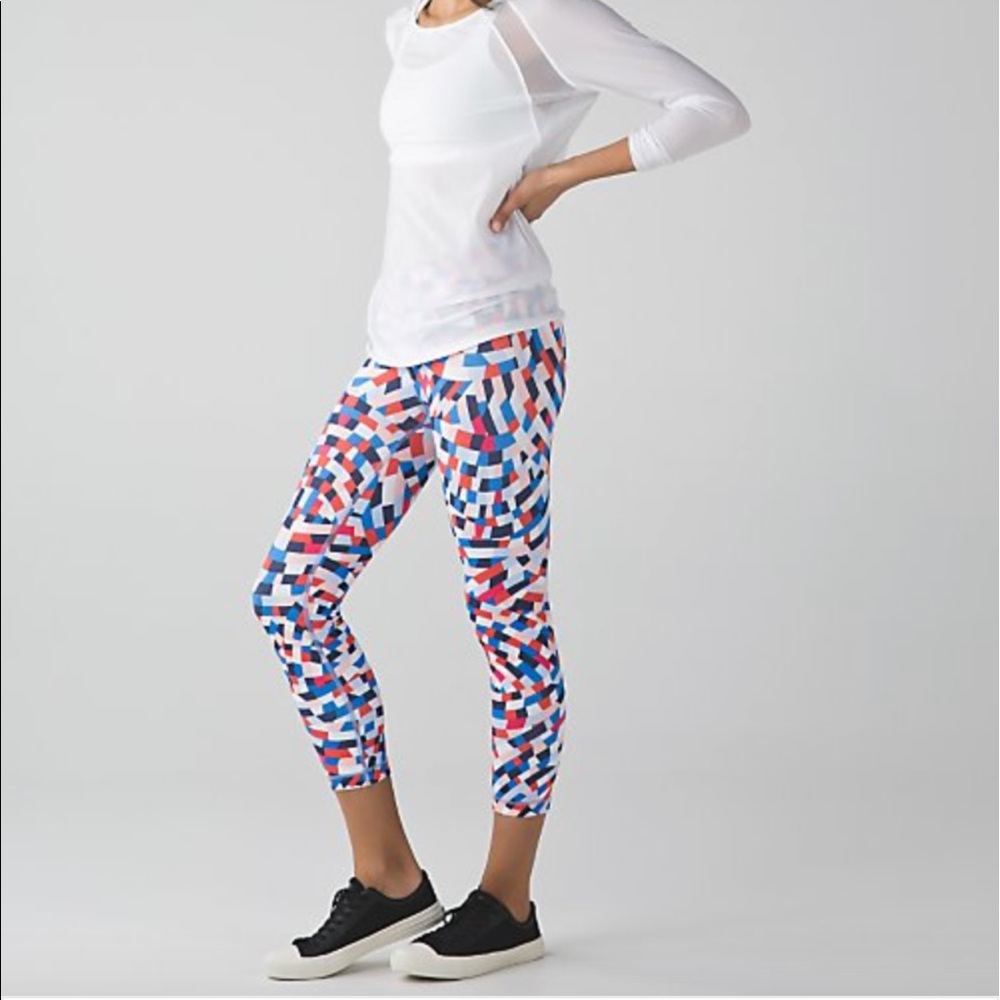 ISO Lululemon Capoeira Crop