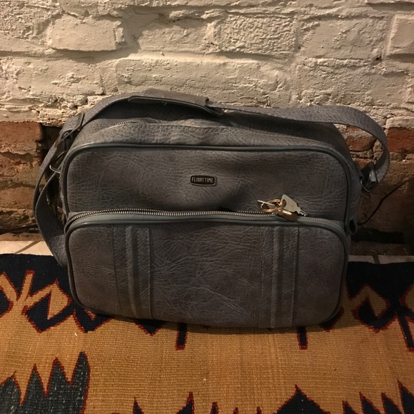 Great Condition Vintage Flight Time Bag - Picture 1 of 3