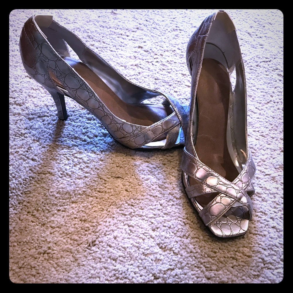 Peep-toe Cut Out Heels