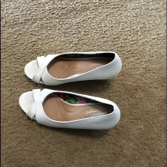 Shoes - Picture 2 of 3