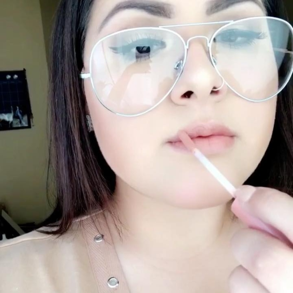 Meet your Posher, Alexis