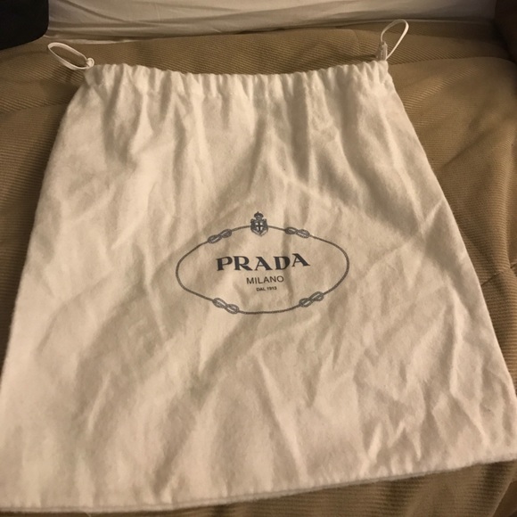 Brand new quilted nylon Prada bag - Picture 4 of 5