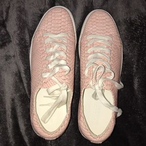 Kenneth Cole sneakers 7.5