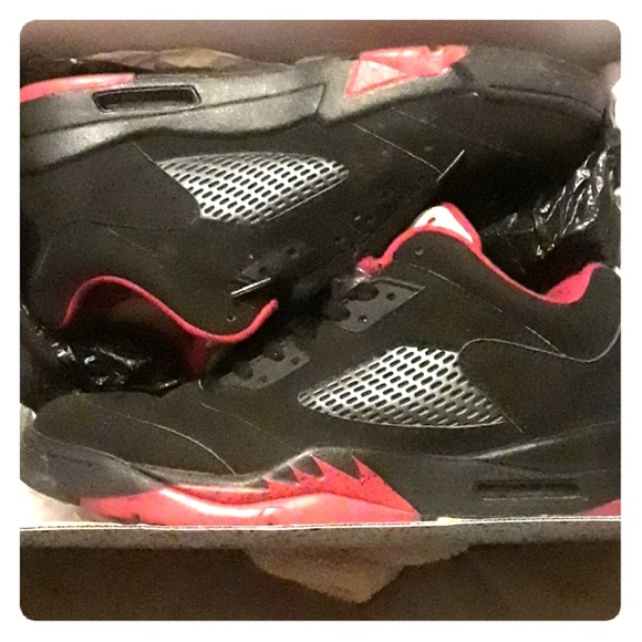 Retro 5 low black and red 9.5/10 worn twice size11 - Picture 1 of 4