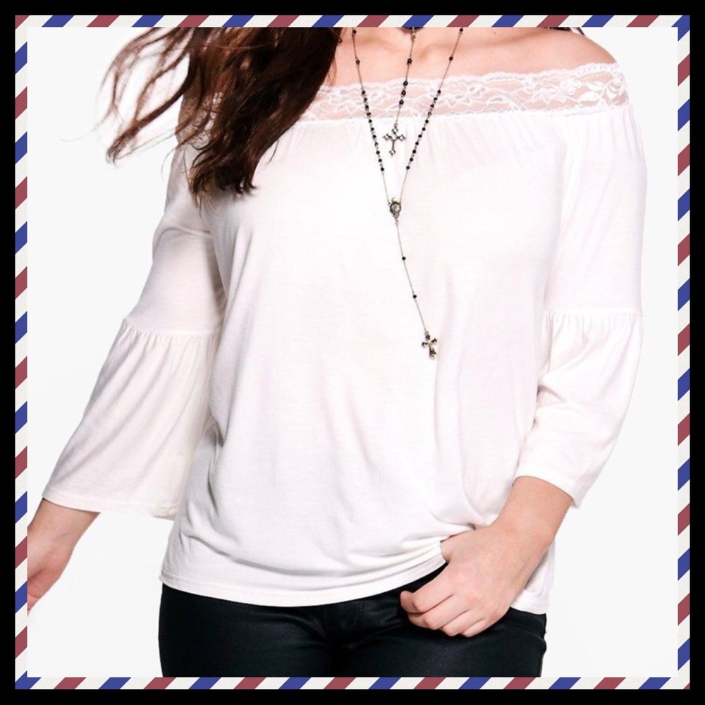 NWT🌼Adorable White Lace Off Shoulder Top🌼