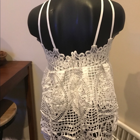 🍷❤️Peplum White Crochet Top - Picture 3 of 3