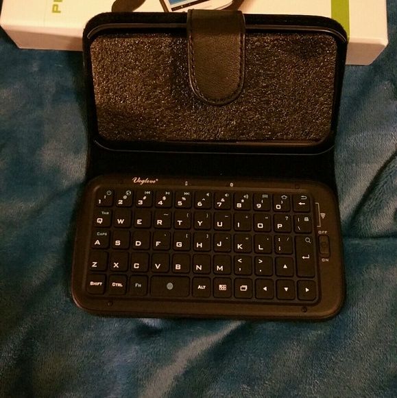 Bluetooth Keyboard Case - Picture 3 of 4