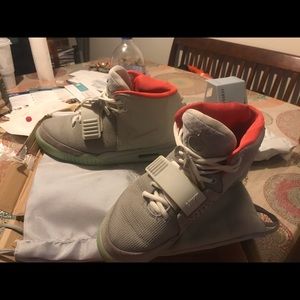 Nike Yeezy 2 Platinum sz 10