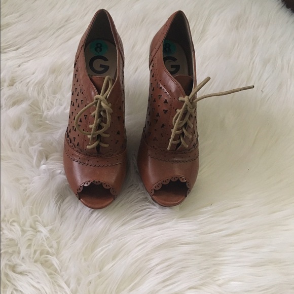 Guess - Picture 2 of 2